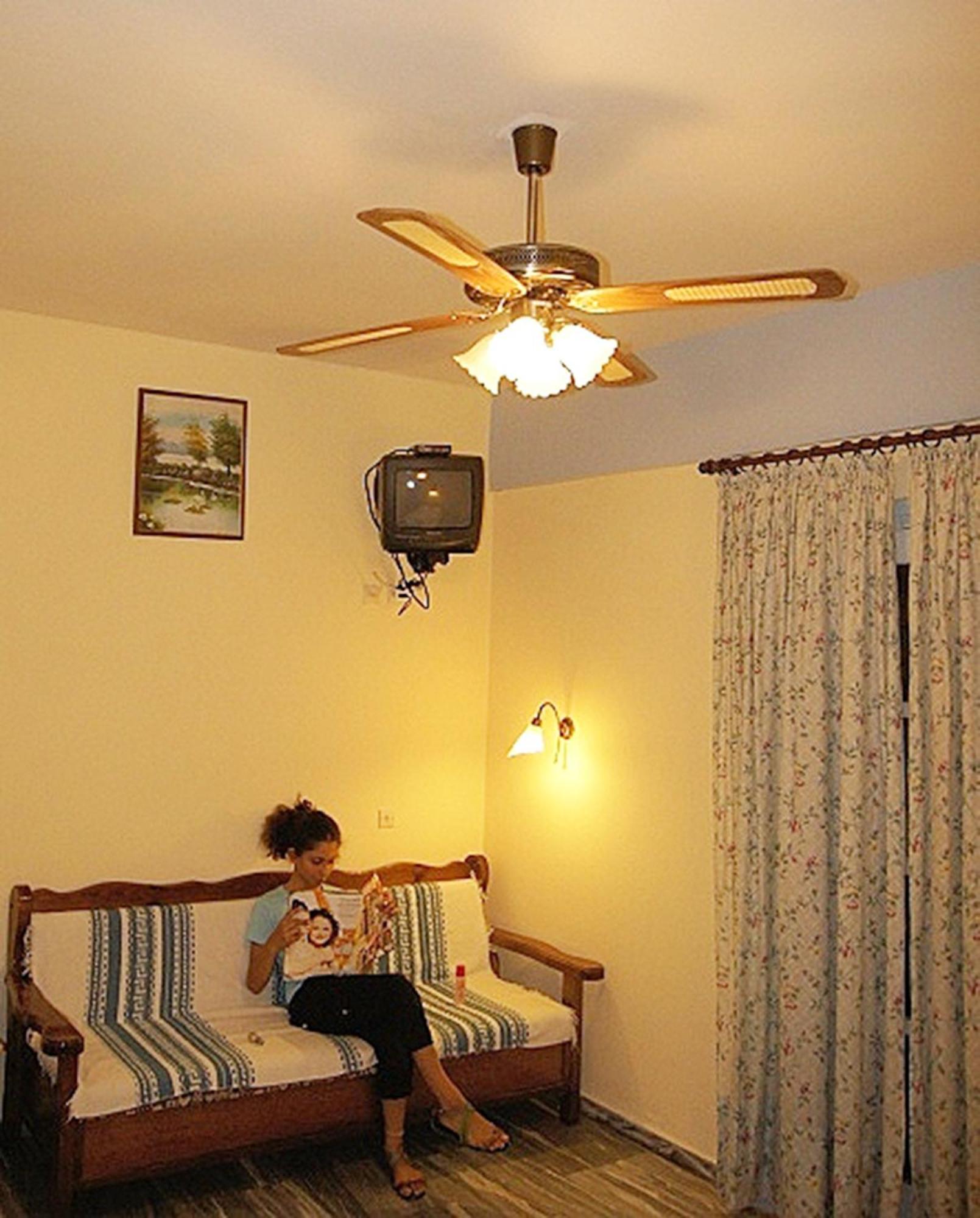 Apartamento Idroussa Batsíon Habitación foto
